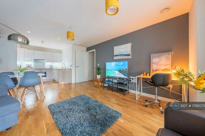 2 Bedroom Flat To Rent In Crossways, Slough, SL1