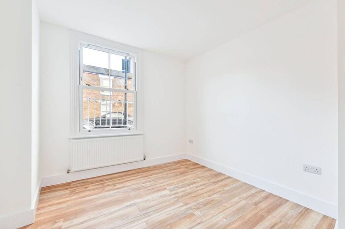 2 Bedroom Flat To Rent In Stephendale Road, Sands End, London, SW6