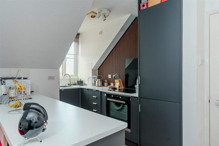 1 Bedroom Flat For Sale In Dolphin Court, High Wycombe, HP11
