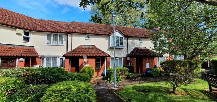 1 Bedroom Flat To Rent In Snowberry Court, Warwick Gardens, Taunton, TA1