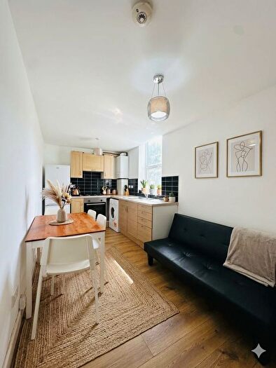 2 Bedroom Flat To Rent In Amersham Road, New Cross, SE14