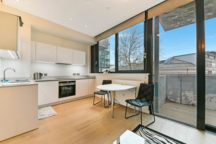 Apartment To Rent In Hill House, Archway, London, N19