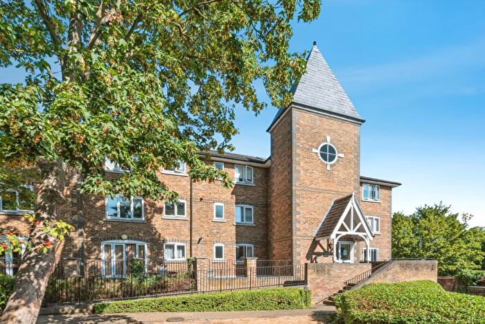 2 Bedroom Flat For Sale In Cheam Common Road, Worcester Park, KT4
