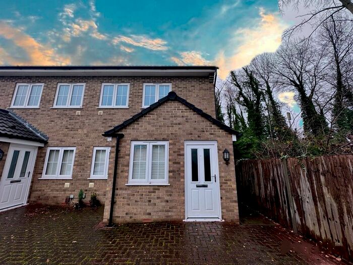 2 Bedroom Maisonette To Rent In Sullivan Close, Farnborough, GU14