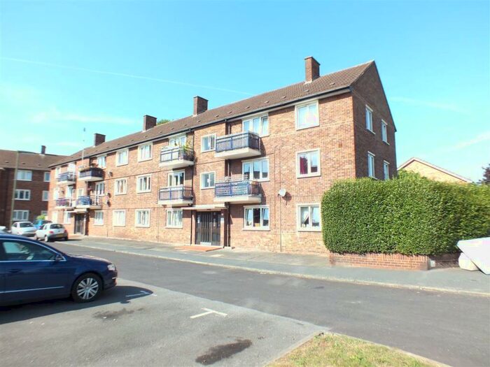 2 Bedroom Flat To Rent In Cottimore Lane, Walton-On-Thames, KT12