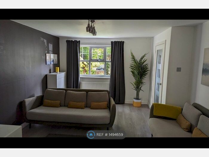 3 Bedroom Semi-Detached House To Rent In Wensleydale Drive, Leeds, LS12