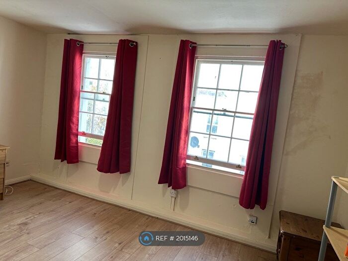 1 Bedroom Flat To Rent In Nora Court, Chatham, ME4