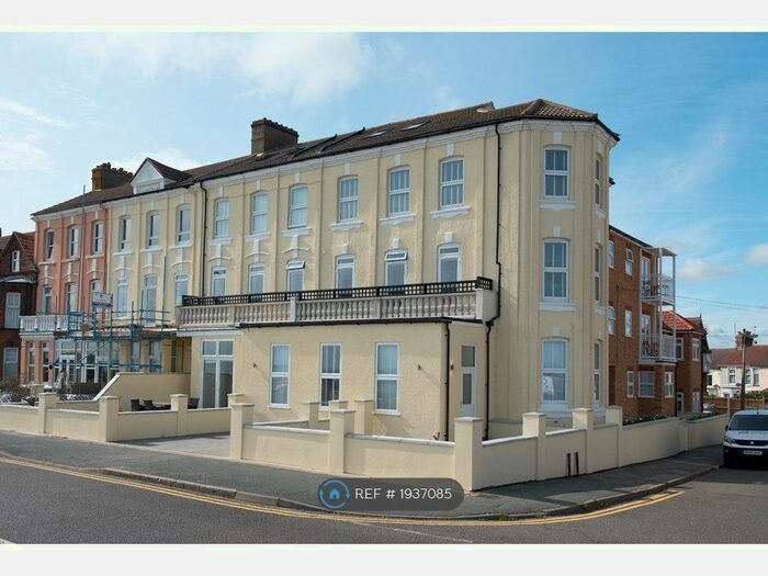 2 Bedroom Flat To Rent In Short Term Accommodation, Harwich, CO12