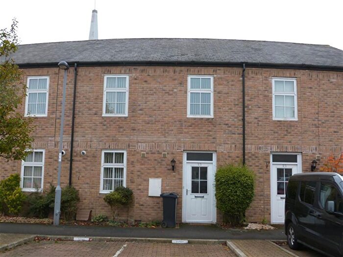 2 Bedroom Town House To Rent In Littlelands, Cottingley, Bingley, BD16