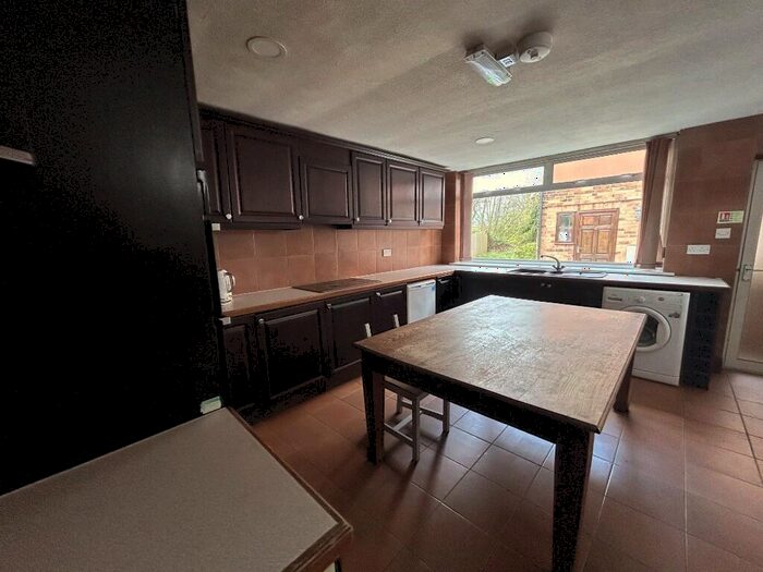 5 Bedroom Semi-Detached House To Rent In Wilford Lane, Nottingham, Nottinghamshire, NG2