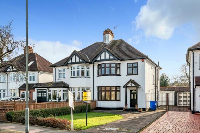 3 Bedroom Semi-Detached House To Rent In Pickhurst Rise West Wickham, BR4