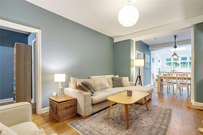 2 Bedroom Flat For Sale In Hammersmith Grove, London, W6
