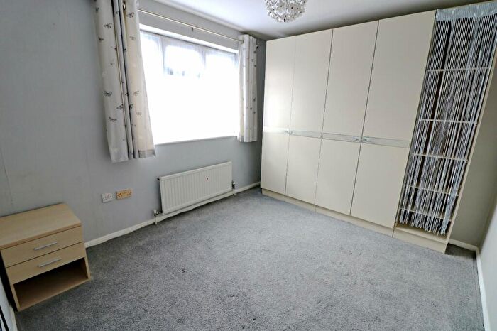 3 Bedroom Semi-Detached House To Rent In Gresham Drive, Romford, RM6