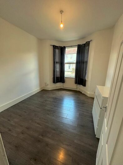 1 Bedroom Flat To Rent In Ley Street, Ilford, IG1