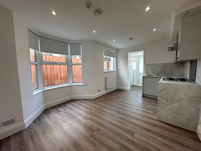 Studio To Rent In Harringay Road, London, N15