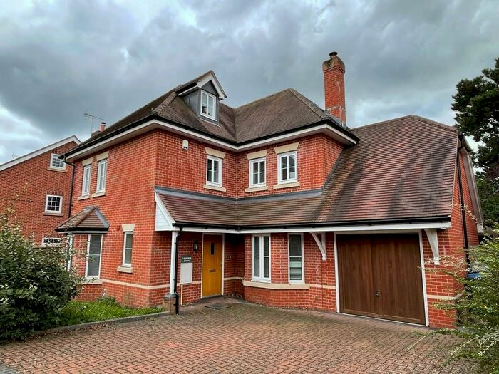 5 Bedroom Detached House To Rent In Chalford Grange, Fareham, PO15