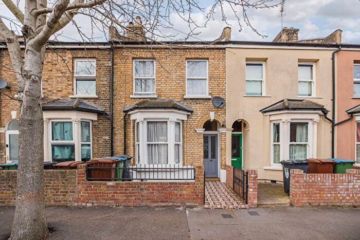 3 Bedroom Terraced House To Rent In Drapers Road, E15