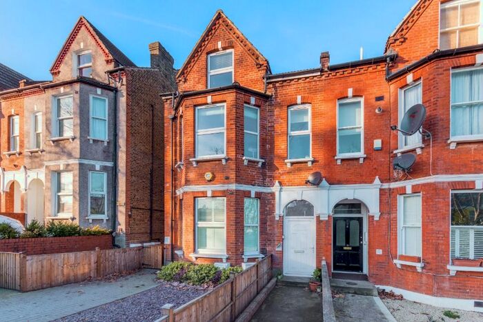 1 Bedroom Flat To Rent In Knights Hill, West Norwood, London, SE27