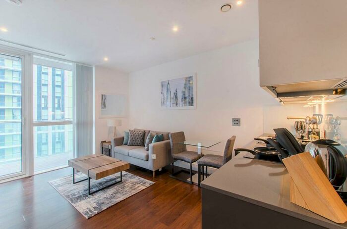 Studio To Rent In Maine Tower, Tower Hamlets, London, E14