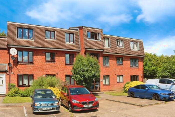 1 Bedroom Flat To Rent In The Drive, Langley, Slough, SL3