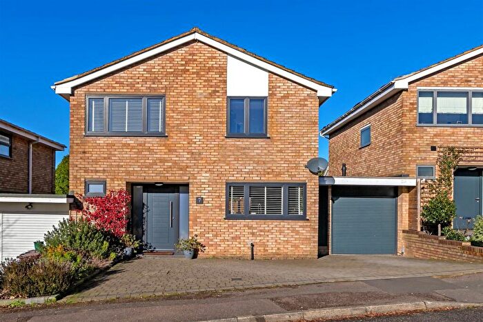 4 Bedroom Detached House For Sale In Hadrian Close, St Albans, AL3