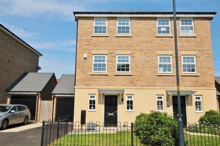 3 Bedroom Semi-Detached House To Rent In Coupland Road, Selby, YO8