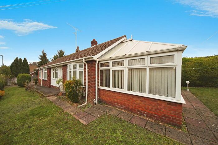 3 Bedroom Detached Bungalow For Sale In Hayhurst Road, Luton, LU4
