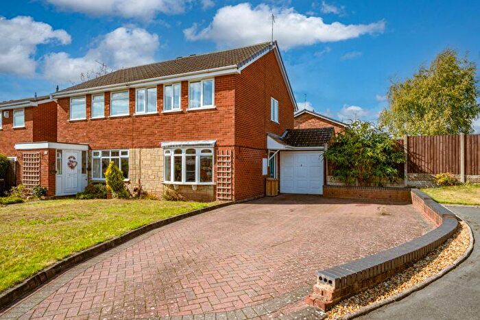 3 Bedroom Semi-Detached House For Sale In Jay Road, Kingswinford, DY6