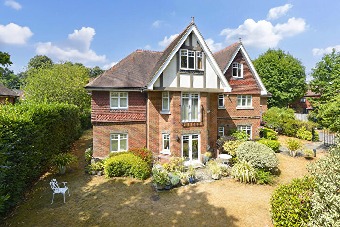 2 Bedroom Apartment For Sale In Mallory Court, Mark Way, Godalming, Surrey, GU7
