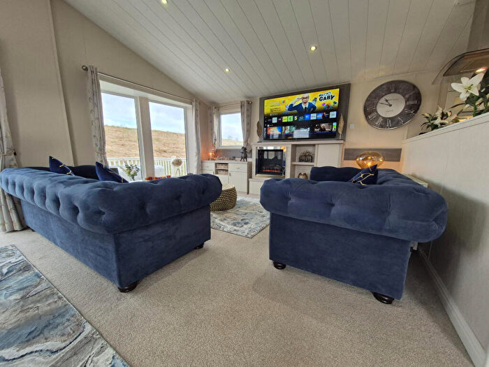 2 Bedroom Park Home For Sale In Blackwater Rise, Walton On The Naze, CO14