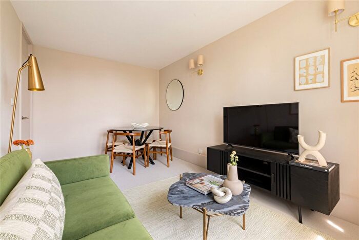 3 Bedroom Flat For Sale In Newington Green, London, N1
