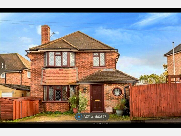 4 Bedroom Detached House To Rent In Waltham Ave, Guildford, GU2