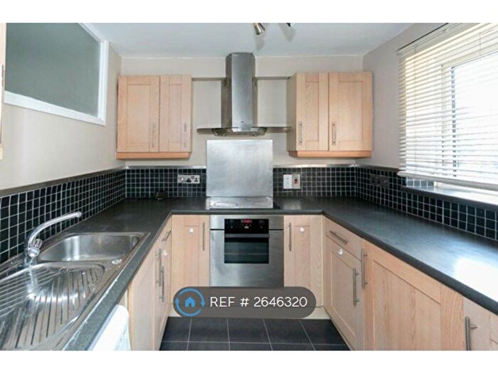 2 Bedroom Flat To Rent In Peregrine Close, Watford, WD25