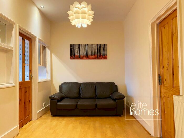 3 Bedroom Flat To Rent In East Barnet Road, Barnet EN4