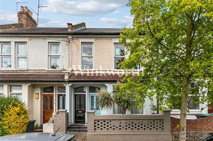 2 Bedroom Flat For Sale In St. John's Road, London, N15