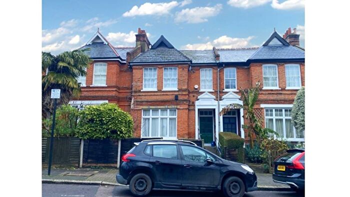 2 Bedroom Flat For Sale In Flat A, Queen Elizabeths Walk, Stoke Newington, London, N16