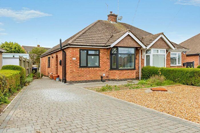 2 Bedroom Bungalow For Sale In Park Lane, Northampton, Northamptonshire, NN5