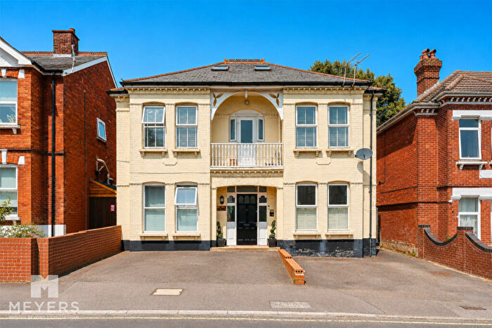 2 Bedroom Apartment For Sale In Beresford Road, Bournemouth, BH6