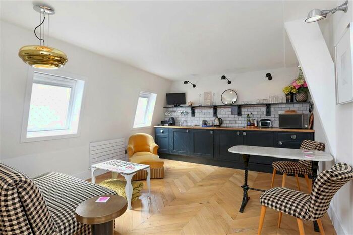 1 Bedroom Flat To Rent In Cleveland Street, London, W1T