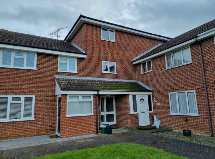 Houses for sale & to rent in CM2 6PY, Argyll Road, Chelmer Village And