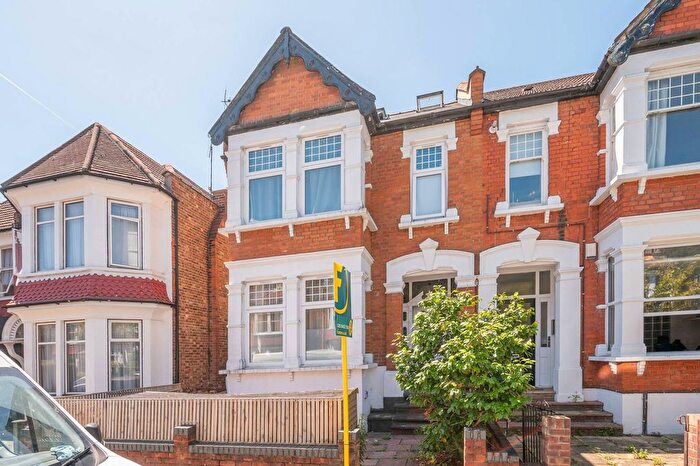 3 Bedroom Flat To Rent In Princes Avenue, Finchley Central, London, N3