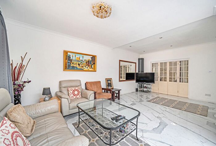 3 Bedroom Flat For Sale In Burgess Avenue, London, NW9