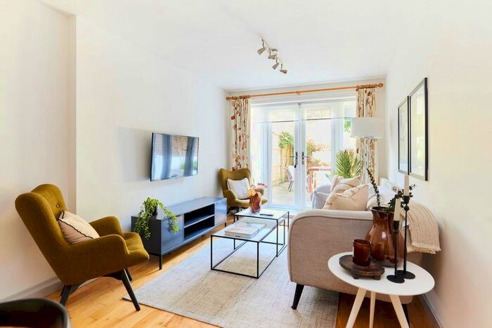 2 Bedroom Flat To Rent In Talfourd Road, London, SE15