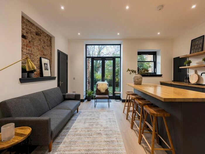 2 Bedroom Flat To Rent In Buccleuch Street, Newington, Edinburgh, EH8