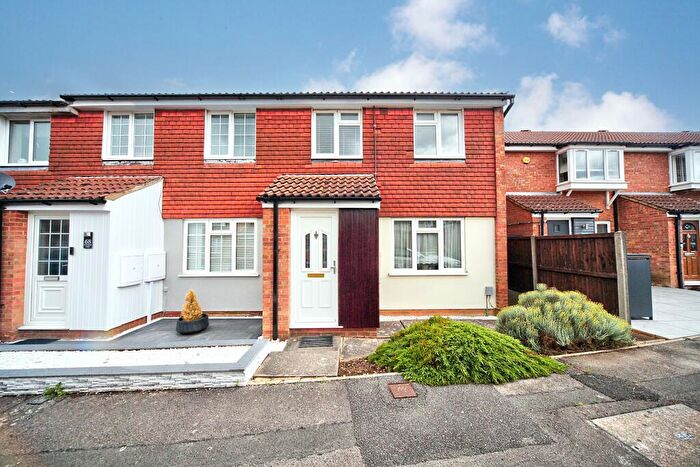3 Bedroom Terraced House For Sale In Claverley Green, Luton, LU2
