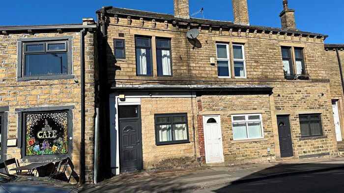 2 Bedroom Terraced House For Sale In Bradford Road, Idle, Bradford, BD10
