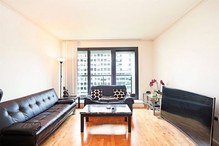 2 Bedroom Flat To Rent In Discovery Dock Apartments, South Quay Square, London, E14