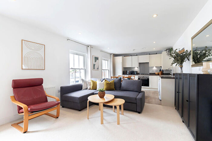 1 Bedroom Apartment To Rent In Prince Regent Mews, Cheltenham, GL52