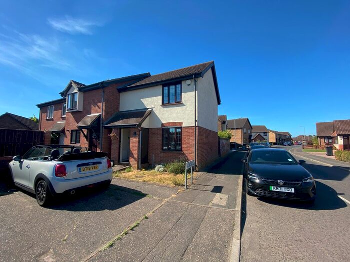 2 Bedroom End Of Terrace House To Rent In Wickets Way, Ilford, Essex, IG6