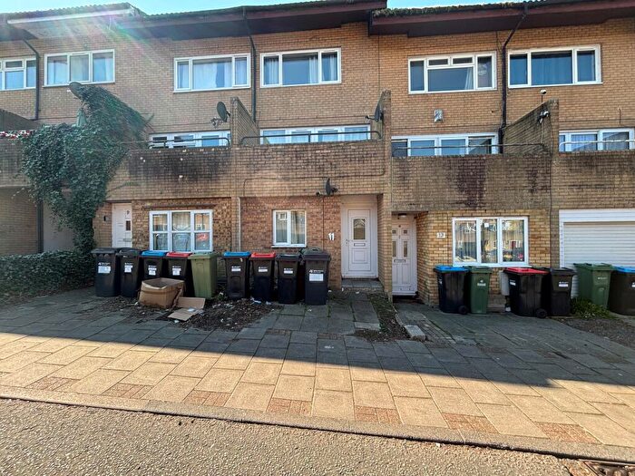 5 Bedroom House To Rent In Marjoram Place, MK14